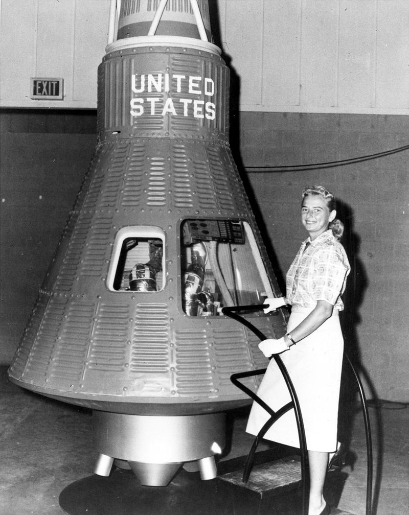 800px jerriecobb mercurycapsule