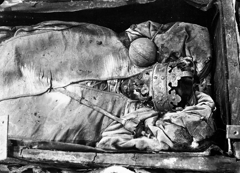 Szczątki Stefana Batorego w katedrze na Wawelu