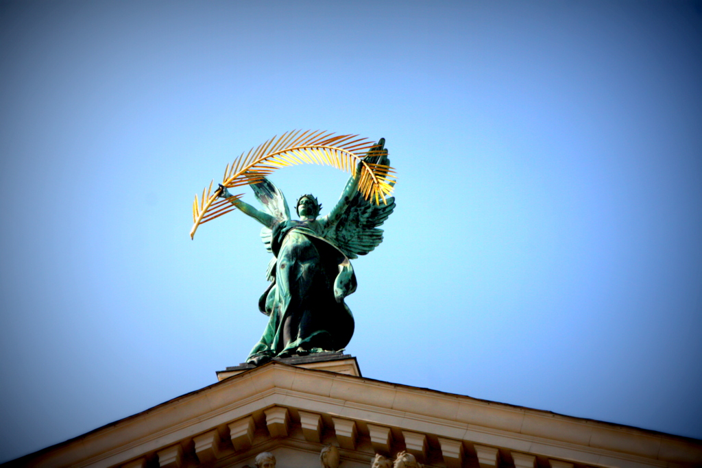 Alegoria Sławy na dachu Lwowskiego Narodowego Akademickiego Teatru Opery i Baletu im. Salomei Kruszelnickiej we Lwowie