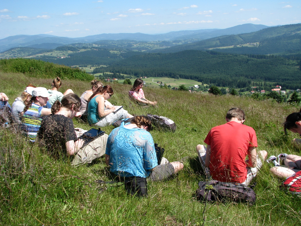studenci na zajeciach terenowychw beskidzie slaskim fot. z. wilczek